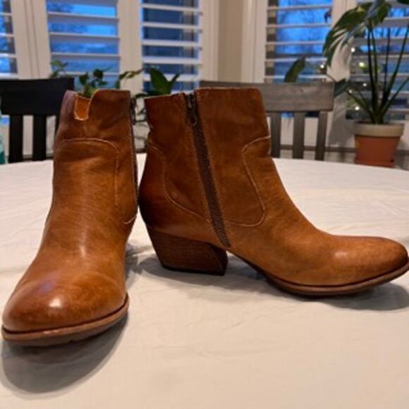 Korkease Brown Ankle Booties LIKE NEW! - Picture 2 of 6
